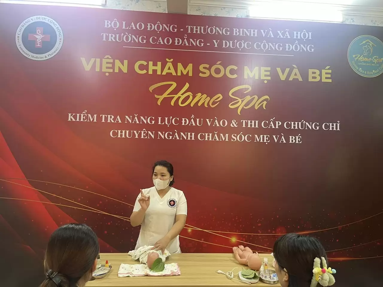 Đào tạo học nghề chăm sóc mẹ và bé đang trở thành xu hướng trong thị trường lao động hiện nay