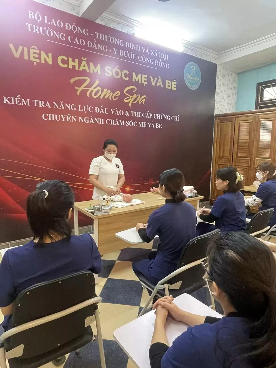 Nội dung đào tạo tại Homespa trước khi cấp chứng chỉ hành nghề chăm sóc mẹ và bé Bắc Ninh