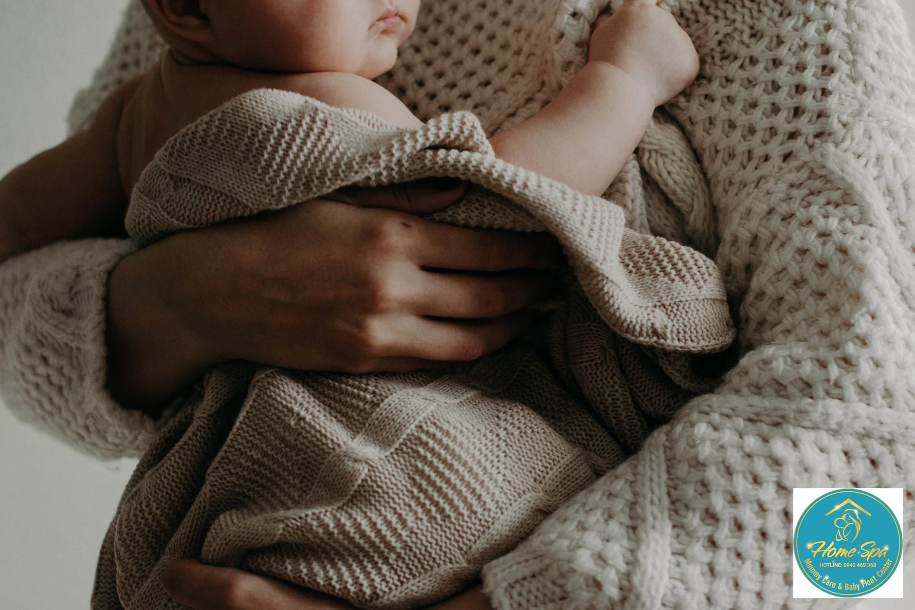 professional photo of a mother gently drying her baby after a hydrotherapy session, warm and cozy setting, 1024x1024
