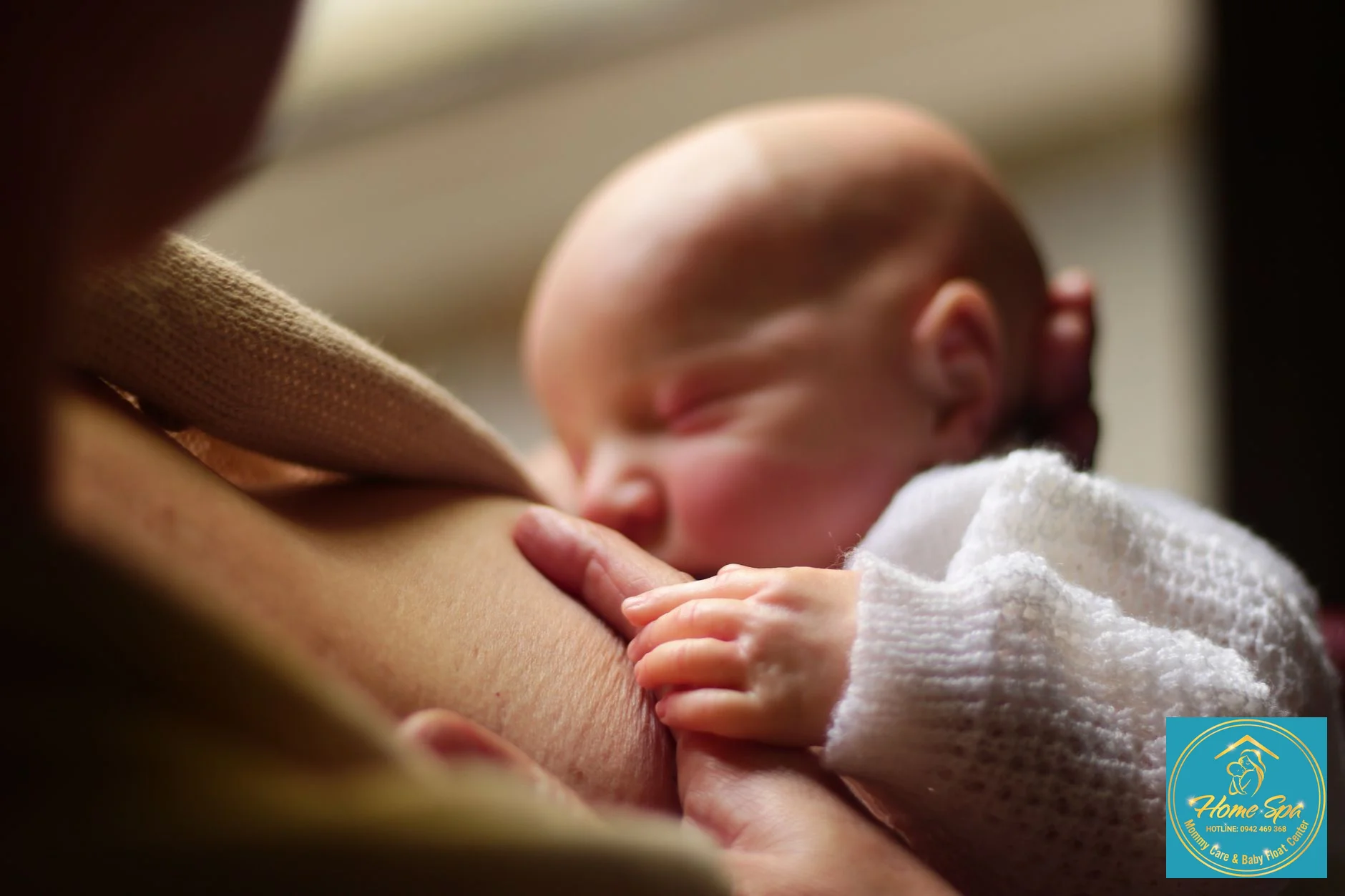 professional photo of a nurse advising a new mother on breastfeeding techniques, warm and comforting atmosphere, 1024x1024