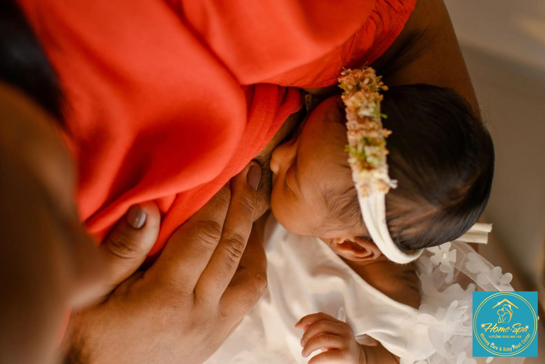 professional photo of a mother using a breast pump correctly, gentle and calm, 1024x1024