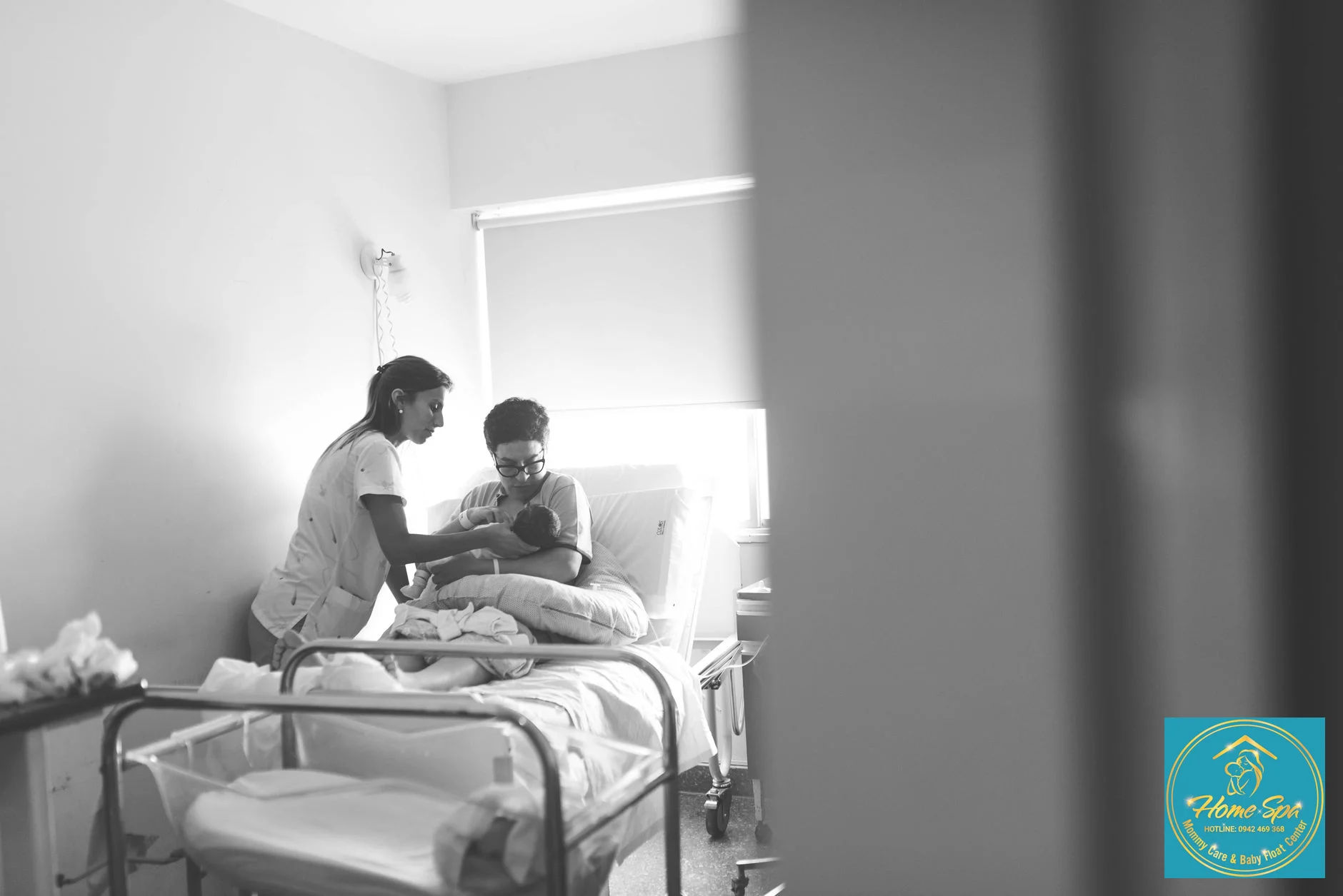 professional photo of a mother gently nursing her baby, focusing on proper latch, soft lighting, 1024x1024