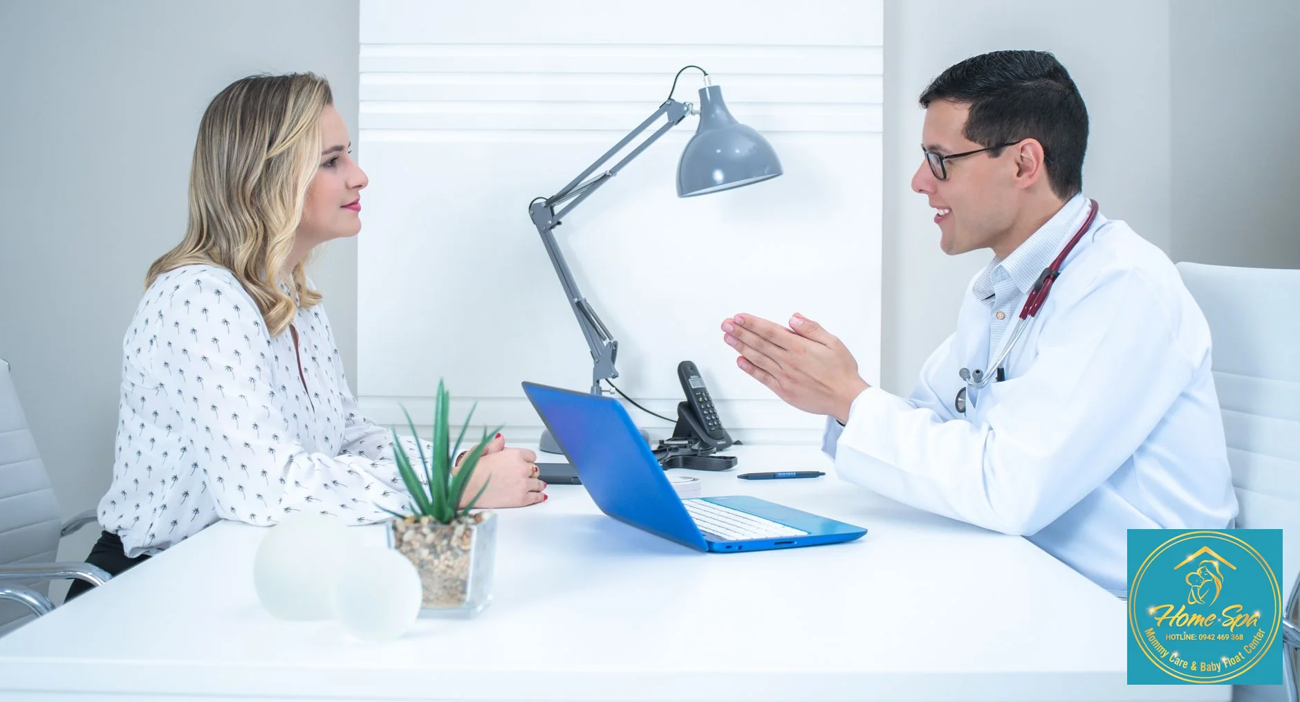 professional photo of a caring specialist providing advice to a new mother about breastfeeding and health, in a clean, bright setting, 1024x1024